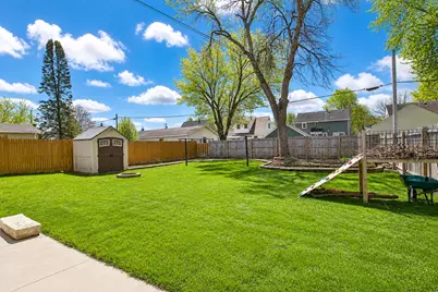 810 10th Avenue SE, Austin, MN 55912 - Photo 11