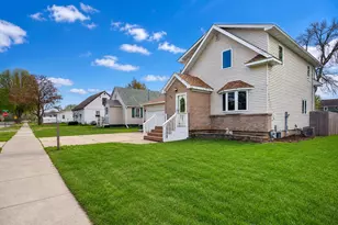 810 10th Ave SE, Austin, MN 55912 - Photo 5