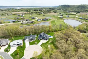 302 Grand Dr, Lake City, MN 55041 - Photo 5
