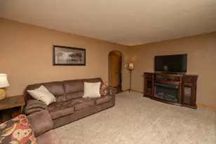 805 12th Ave NE, Rochester, MN 55906 - Photo 5