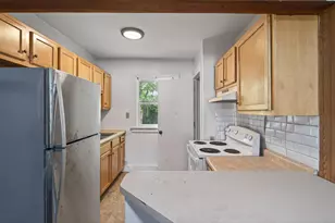2305 Golden Valley Rd, Minneapolis, MN 55411 - Photo 11