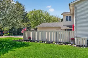 1044 Carmel Ct, Shoreview, MN 55126 - Photo 11