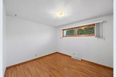 825 Spruce Street NE, Hutchinson, MN 55350 - Photo 19