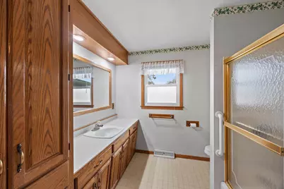 825 Spruce Street NE, Hutchinson, MN 55350 - Photo 21