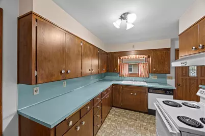825 Spruce Street NE, Hutchinson, MN 55350 - Photo 13
