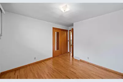 825 Spruce Street NE, Hutchinson, MN 55350 - Photo 17