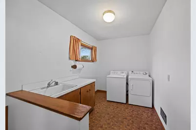 825 Spruce Street NE, Hutchinson, MN 55350 - Photo 29
