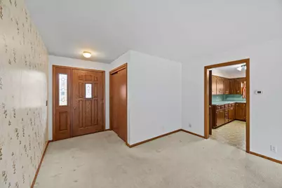 825 Spruce Street NE, Hutchinson, MN 55350 - Photo 3