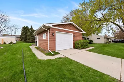 825 Spruce Street NE, Hutchinson, MN 55350 - Photo 41