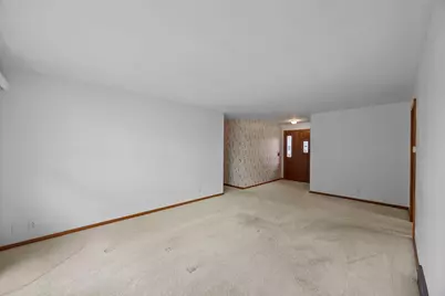 825 Spruce Street NE, Hutchinson, MN 55350 - Photo 5
