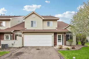 2357 Oakridge Cir, Hudson, WI 54016 - Photo 3