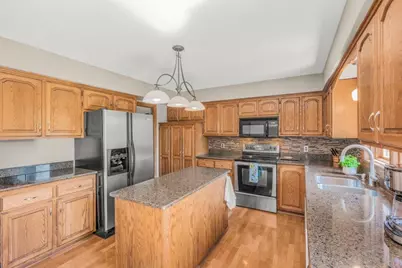 8906 Ashley Terrace, Brooklyn Park, MN 55443 - Photo 3