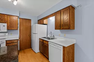 977 Heritage Ct E, Vadnais Heights, MN 55127 - Photo 31
