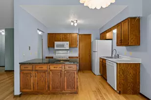 977 Heritage Ct E, Vadnais Heights, MN 55127 - Photo 25