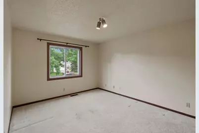 977 Heritage Court E, Vadnais Heights, MN 55127 - Photo 7