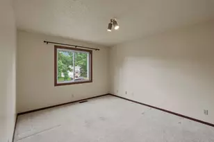 977 Heritage Ct E, Vadnais Heights, MN 55127 - Photo 7