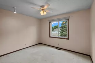 977 Heritage Ct E, Vadnais Heights, MN 55127 - Photo 5