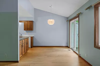 977 Heritage Court E, Vadnais Heights, MN 55127 - Photo 17