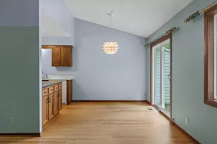 977 Heritage Ct E, Vadnais Heights, MN 55127 - Photo 17