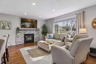 6690 Gretchen Ct N, Oakdale, MN 55128 - Photo 11