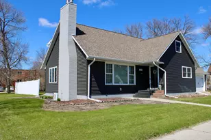 305 Arnold Ave N, Thief River Falls, MN 56701 - Photo 1