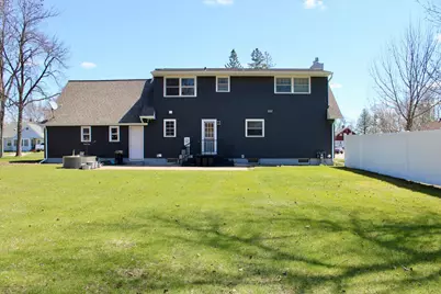 305 Arnold Avenue N, Thief River Falls, MN 56701 - Photo 3