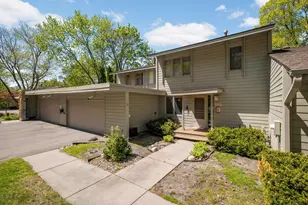 10203 Scarborough Rd, Bloomington, MN 55437 - Photo 37