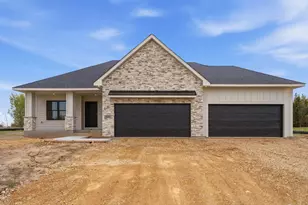 909 Acorn Ct, Hudson, WI 54016 - Photo 3