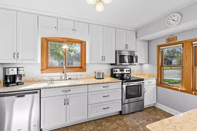 1341 Iowa Avenue W, Falcon Heights, MN 55108 - Photo 5