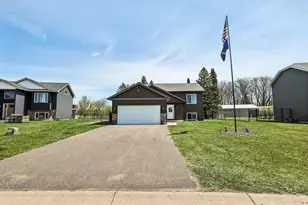 40 North Fitzgerald Avenue, Rush City, MN 55069 - Photo 1