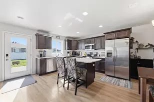 6824 Meadow View Dr S, Fargo, ND 58104 - Photo 9