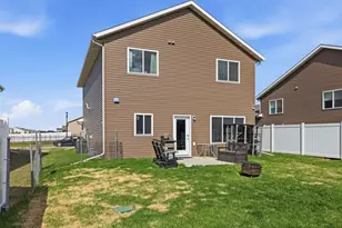 6824 Meadow View Dr S, Fargo, ND 58104 - Photo 29
