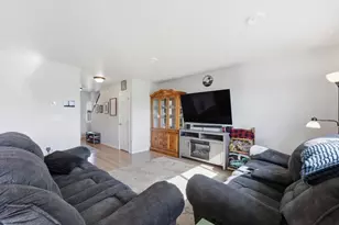 6824 Meadow View Dr S, Fargo, ND 58104 - Photo 7