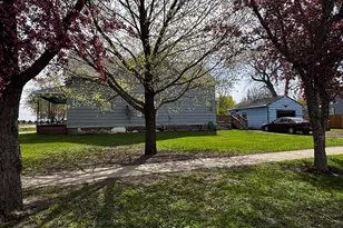 904 4th St SE, Pipestone, MN 56164 - Photo 3