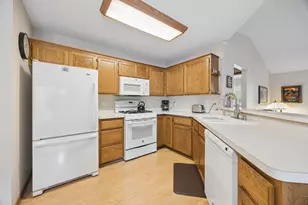8541 Stratford Ln, Brooklyn Park, MN 55443 - Photo 9