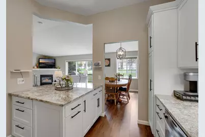 881 Kimberly Lane, Chanhassen, MN 55317 - Photo 7
