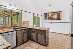 344 Thompson Ave W, West Saint Paul, MN 55118 - Photo 9