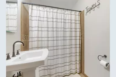 527 W Division Street, River Falls, WI 54022 - Photo 21