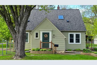 527 W Division Street, River Falls, WI 54022 - Photo 1