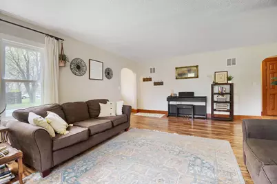 527 W Division Street, River Falls, WI 54022 - Photo 5