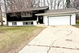 1215 Edgewood Dr, Thief River Falls, MN 56701 - Photo 1