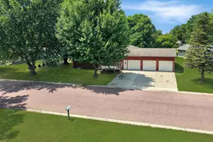 431 Spring St, Tracy, MN 56175 - Photo 5