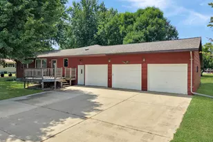 431 Spring St, Tracy, MN 56175 - Photo 1
