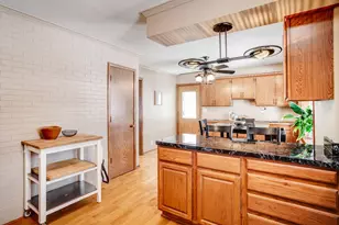 2722 Vale Crest Rd, Crystal, MN 55422 - Photo 5