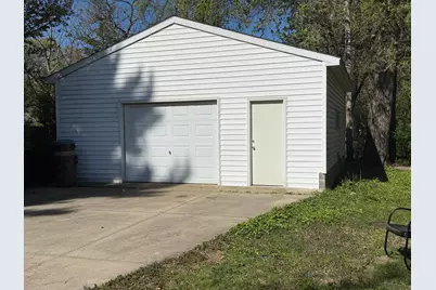 3911 Welcome Avenue N, Robbinsdale, MN 55422 - Photo 3