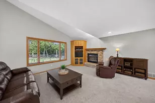 1011 Golfers Ct SE, Rochester, MN 55904 - Photo 11