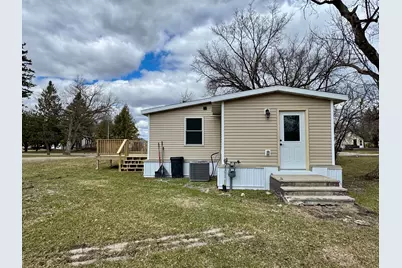 202 Washington Street SE, Warroad, MN 56763 - Photo 5