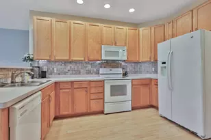 2693 New Century Ln, Maplewood, MN 55119 - Photo 7