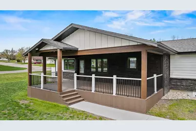 711 8th Street W, Clear Lake, SD 57226 - Photo 3