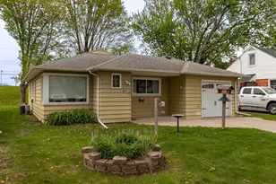 911 13th Ave NW, Rochester, MN 55901 - Photo 1